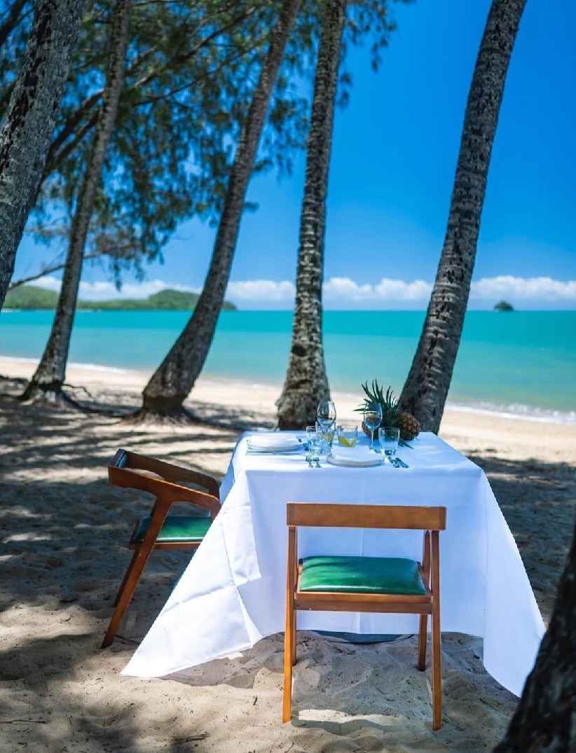 private dining beach proposal Palm Cove